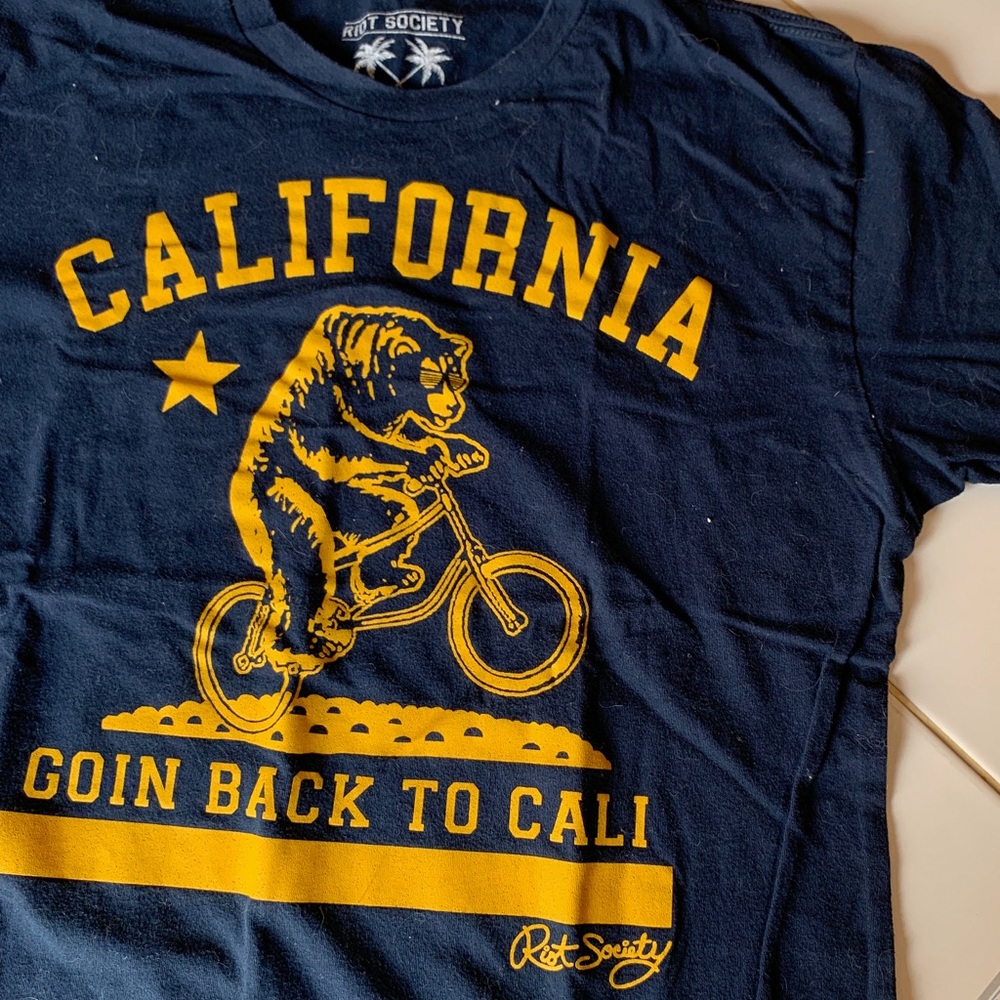 𝗦𝗢𝗟𝗗 Going Back To California Fitted T-Shirt